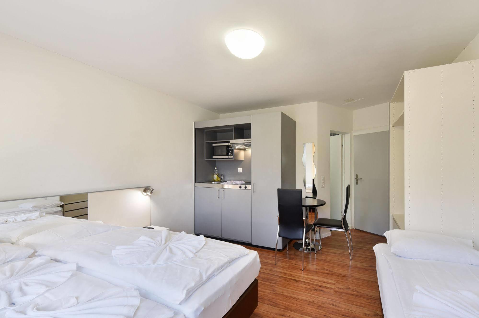 Ferienwohnung Swiss Star California - Self Check-In Zürich Exterior foto